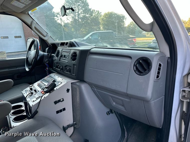 image for item DS2368 2013 Ford E450  ambulance