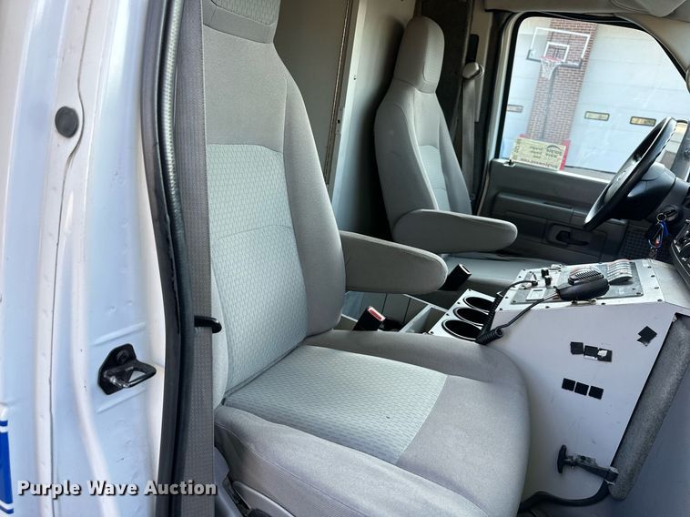 image for item DS2368 2013 Ford E450  ambulance