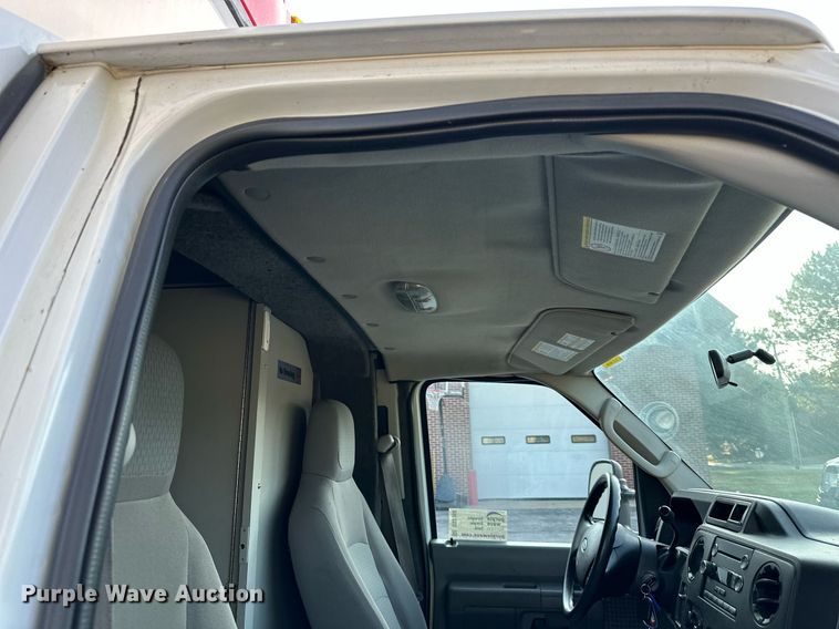 image for item DS2368 2013 Ford E450  ambulance