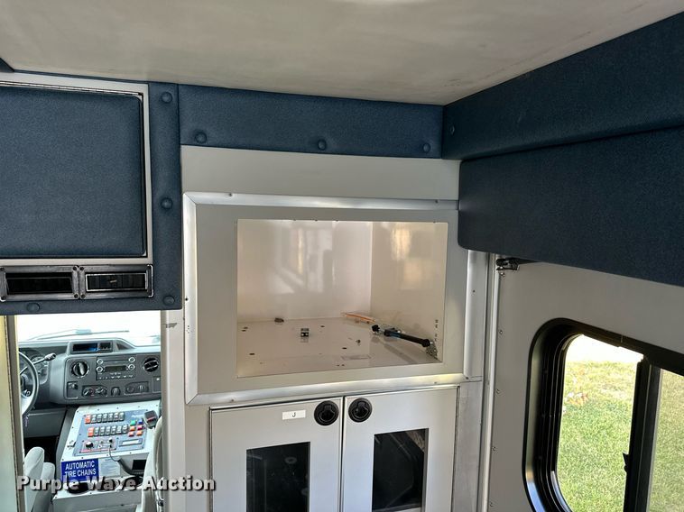 image for item DS2368 2013 Ford E450  ambulance