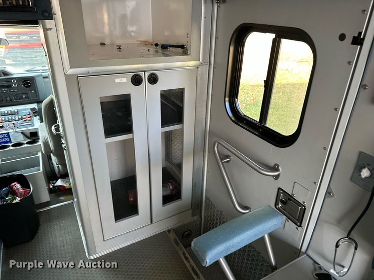 image for item DS2368 2013 Ford E450  ambulance