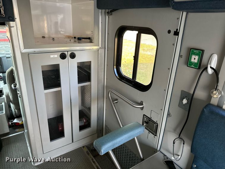 image for item DS2368 2013 Ford E450  ambulance