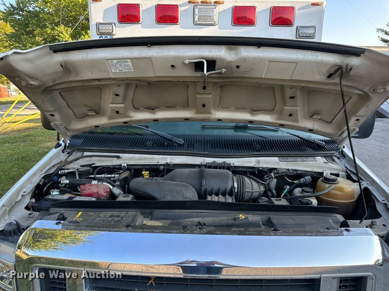 image for item DS2368 2013 Ford E450  ambulance