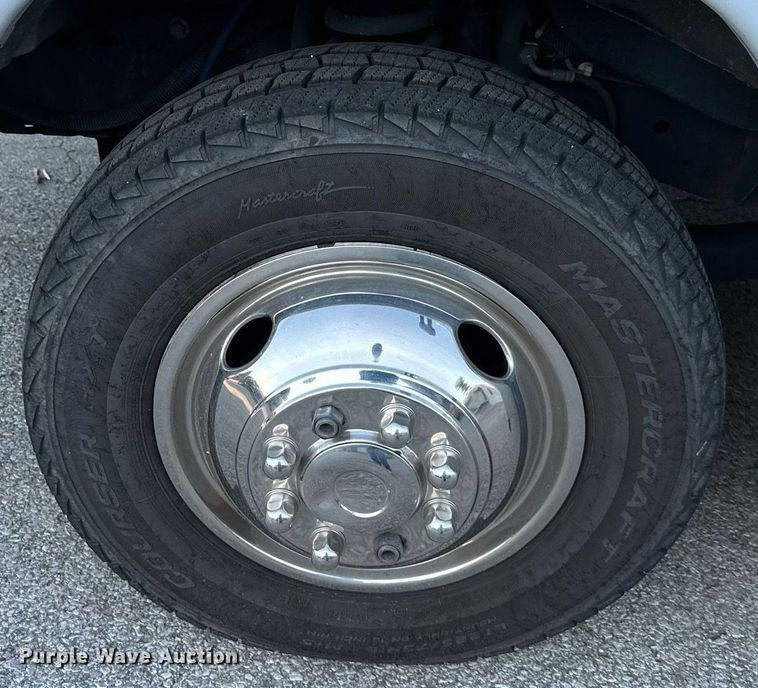 image for item DS2368 2013 Ford E450  ambulance