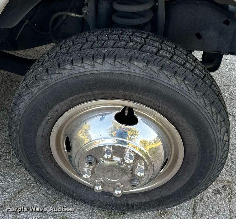 image for item DS2368 2013 Ford E450  ambulance