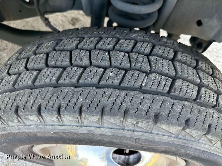 image for item DS2368 2013 Ford E450  ambulance