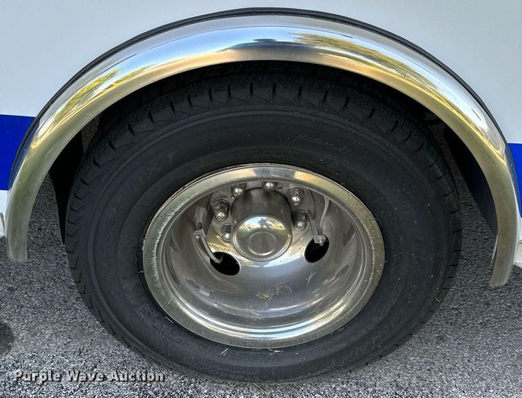 image for item DS2368 2013 Ford E450  ambulance