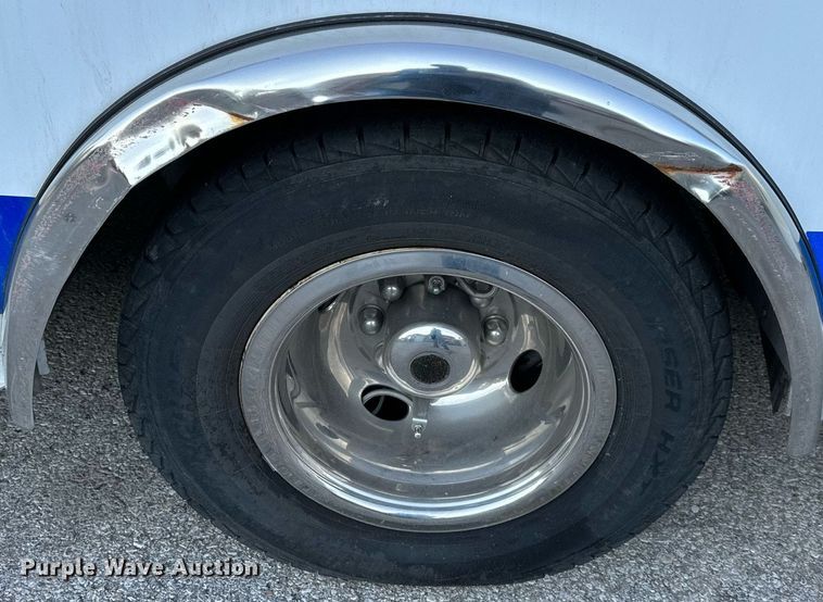 image for item DS2368 2013 Ford E450  ambulance