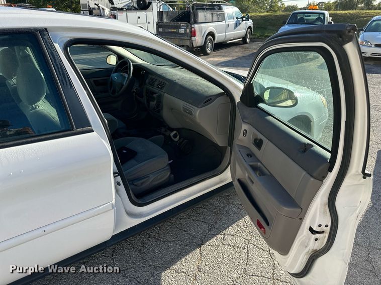 image for item DV1032 2003 Ford Taurus LX