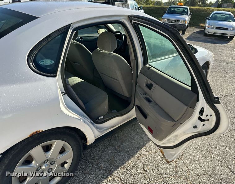 image for item DV1032 2003 Ford Taurus LX