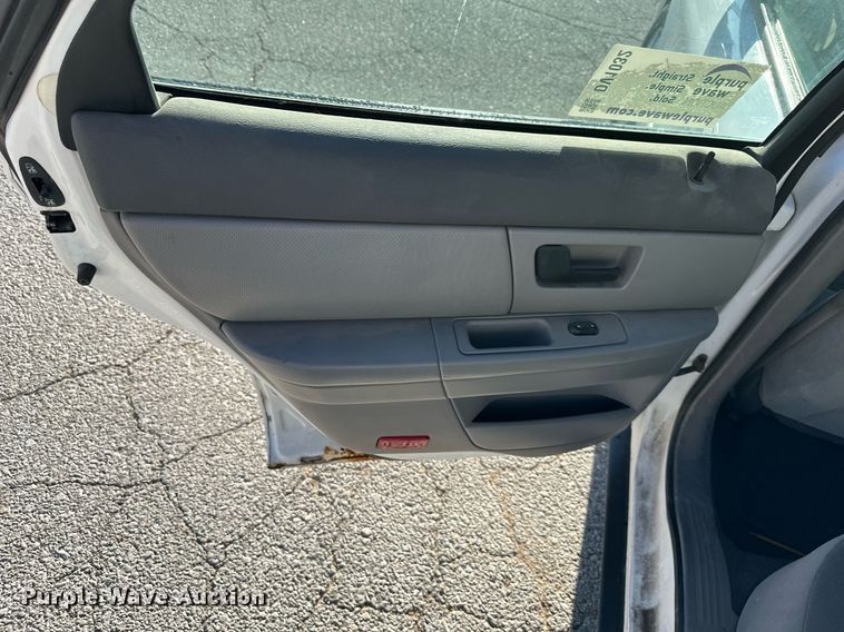 image for item DV1032 2003 Ford Taurus LX