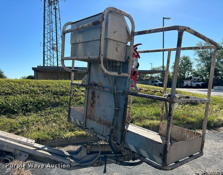 image for item DV1036 1992 Genie Z-45/22  boom lift