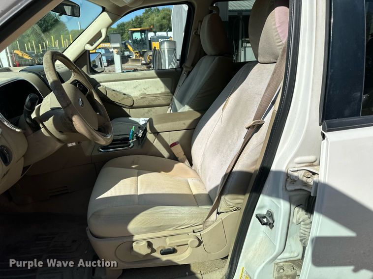 image for item DV1042 2010 Ford Explorer