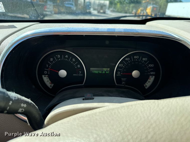 image for item DV1042 2010 Ford Explorer