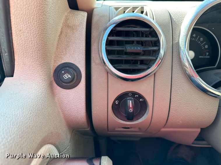 image for item DV1042 2010 Ford Explorer