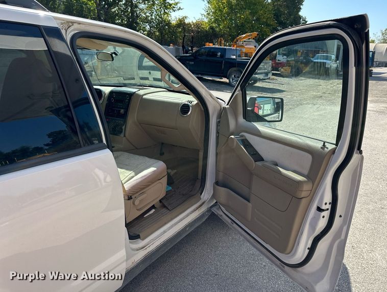 image for item DV1042 2010 Ford Explorer