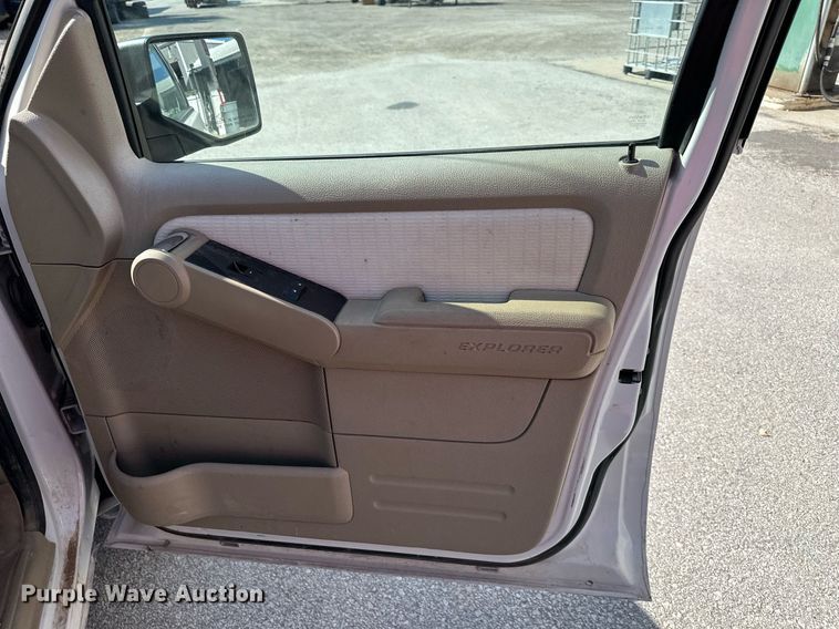 image for item DV1042 2010 Ford Explorer