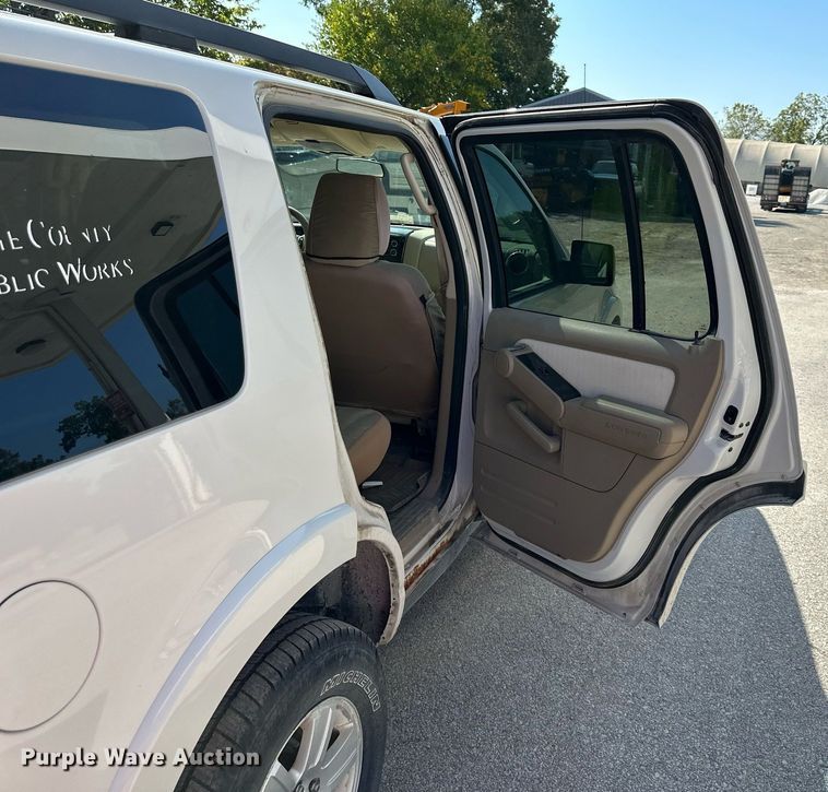 image for item DV1042 2010 Ford Explorer