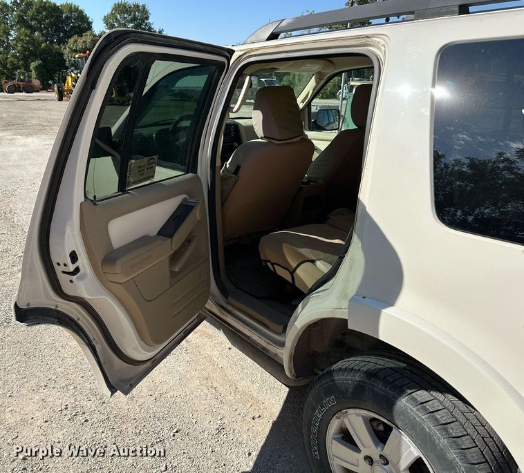 image for item DV1042 2010 Ford Explorer