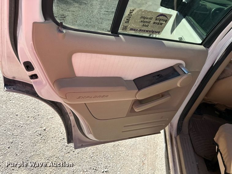 image for item DV1042 2010 Ford Explorer