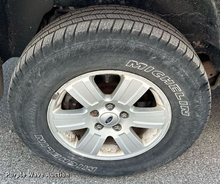 image for item DV1042 2010 Ford Explorer