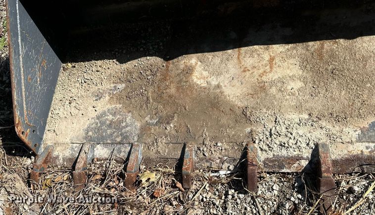 image for item DV1043 84" W skid steer bucket