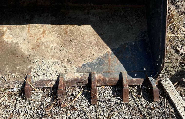 image for item DV1043 84" W skid steer bucket