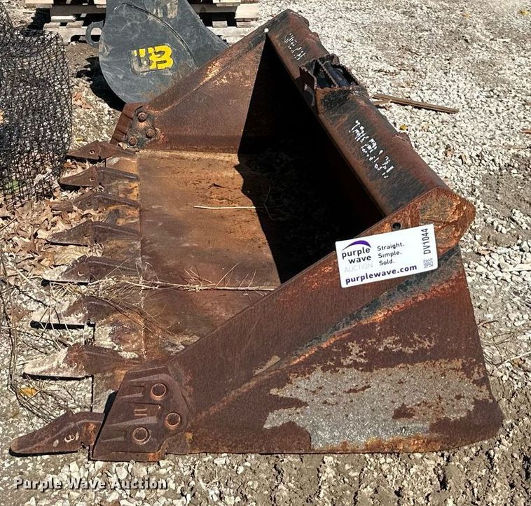 image for item DV1044 Takeuchi  76" W skid steer bucket