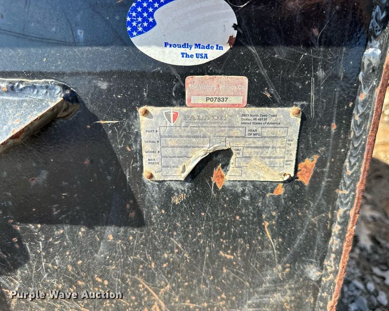 image for item DV1044 Takeuchi  76" W skid steer bucket