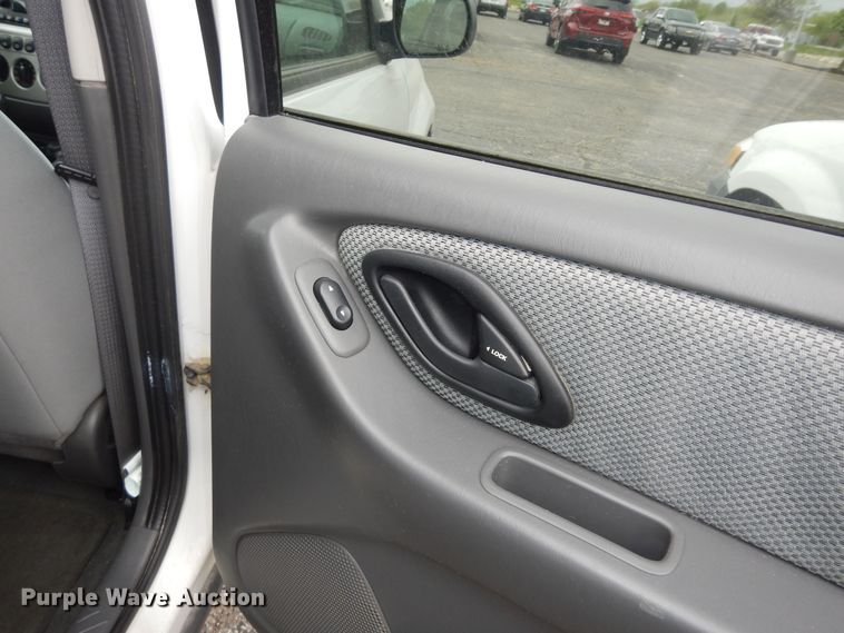 image for item IB9856 2006 Ford Escape  SUV