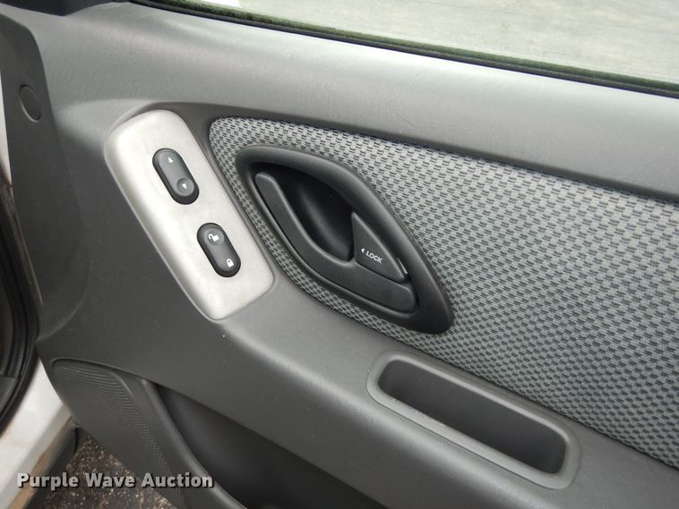 image for item IB9856 2006 Ford Escape  SUV