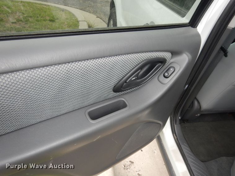 image for item IB9856 2006 Ford Escape  SUV