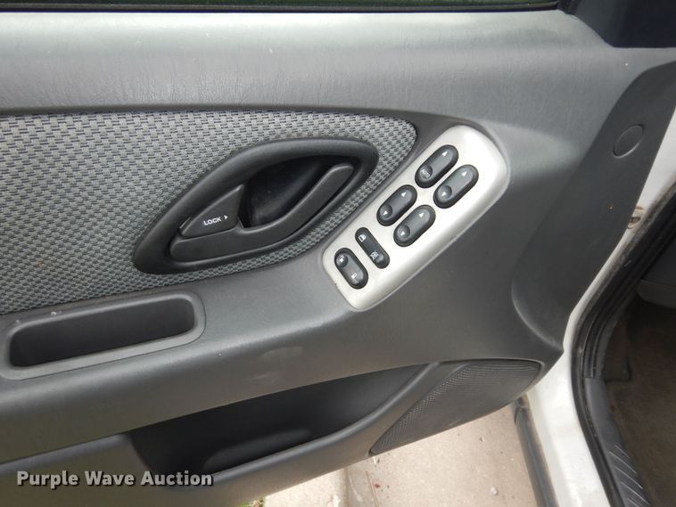 image for item IB9856 2006 Ford Escape  SUV