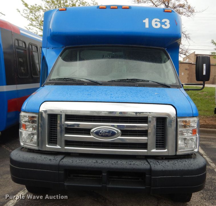 image for item IB9862 2014 Ford E450 Super Duty  shuttle bus