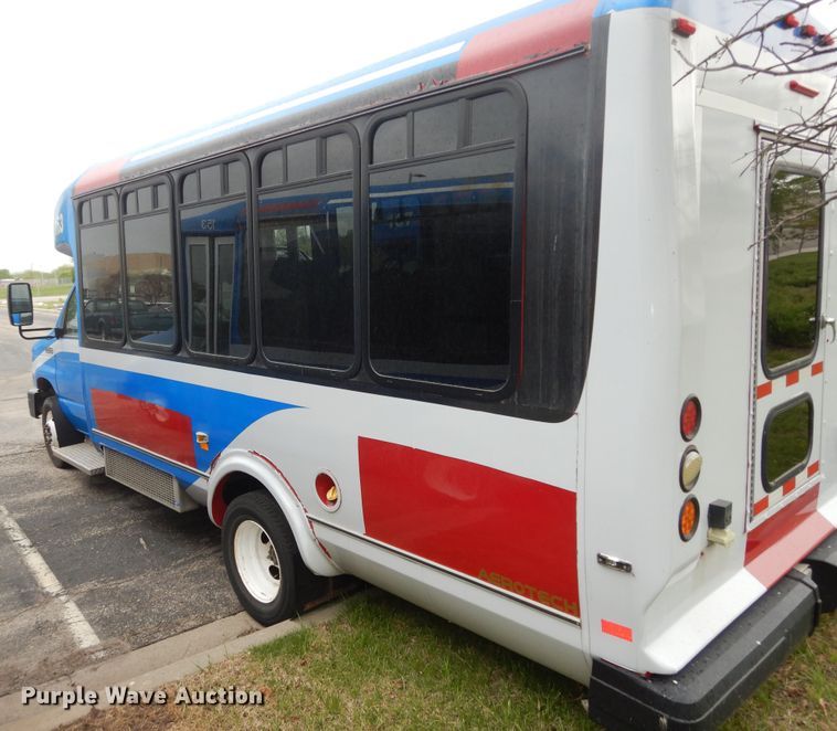 image for item IB9862 2014 Ford E450 Super Duty  shuttle bus