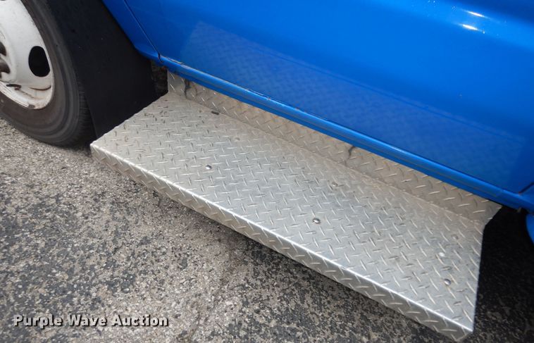 image for item IB9862 2014 Ford E450 Super Duty  shuttle bus