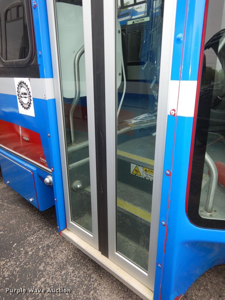 image for item IB9862 2014 Ford E450 Super Duty  shuttle bus