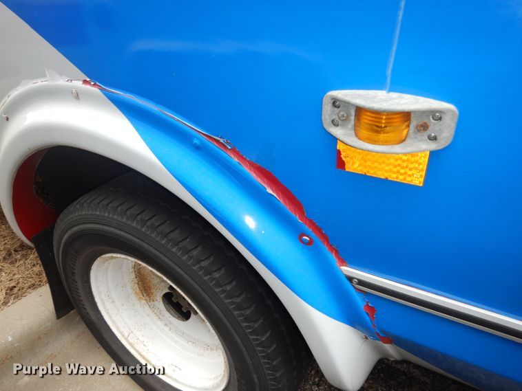 image for item IB9862 2014 Ford E450 Super Duty  shuttle bus