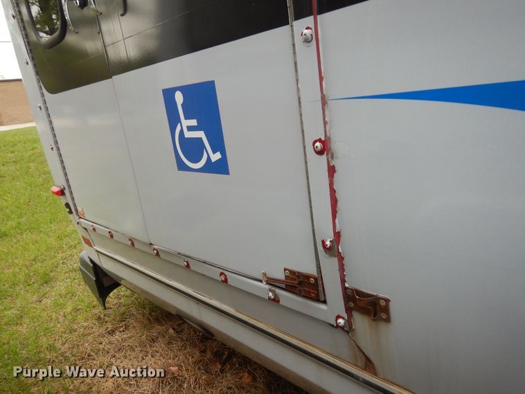 image for item IB9862 2014 Ford E450 Super Duty  shuttle bus