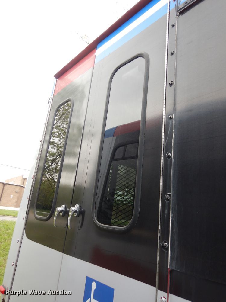 image for item IB9862 2014 Ford E450 Super Duty  shuttle bus