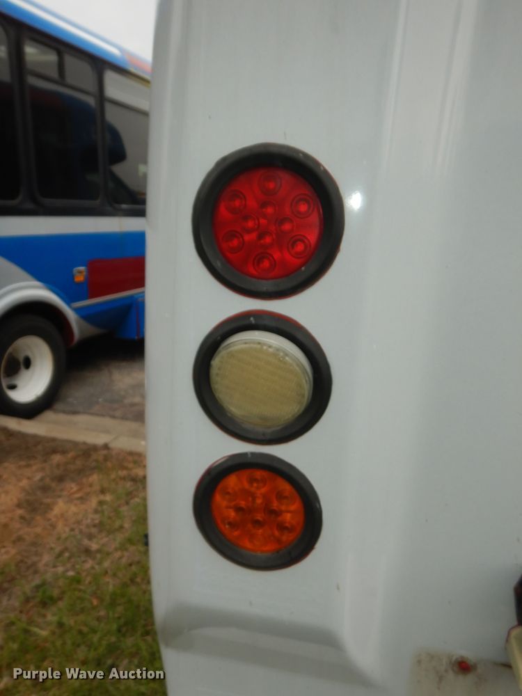 image for item IB9862 2014 Ford E450 Super Duty  shuttle bus