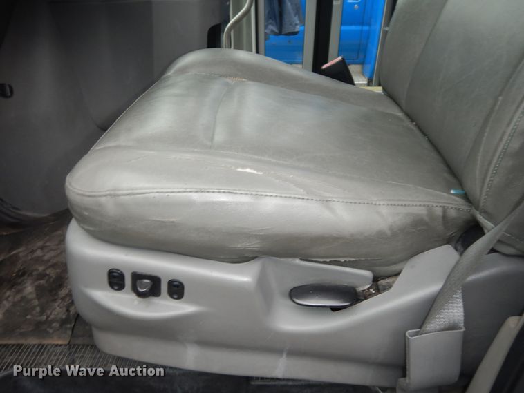 image for item IB9862 2014 Ford E450 Super Duty  shuttle bus