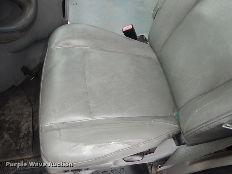 image for item IB9862 2014 Ford E450 Super Duty  shuttle bus