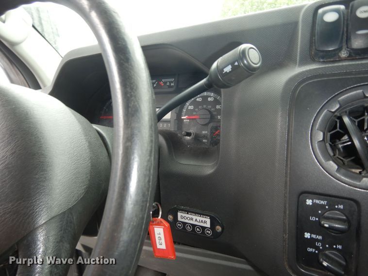 image for item IB9862 2014 Ford E450 Super Duty  shuttle bus