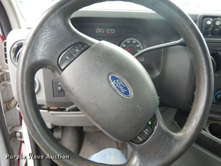 image for item IB9862 2014 Ford E450 Super Duty  shuttle bus