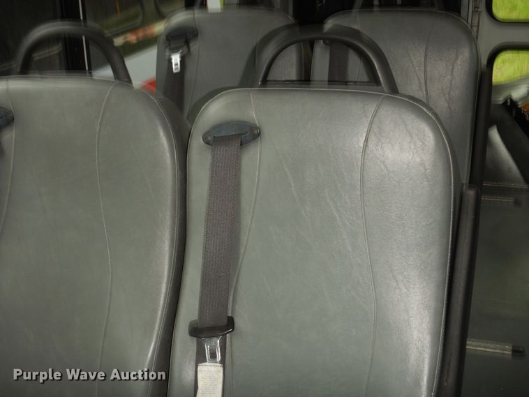 image for item IB9862 2014 Ford E450 Super Duty  shuttle bus