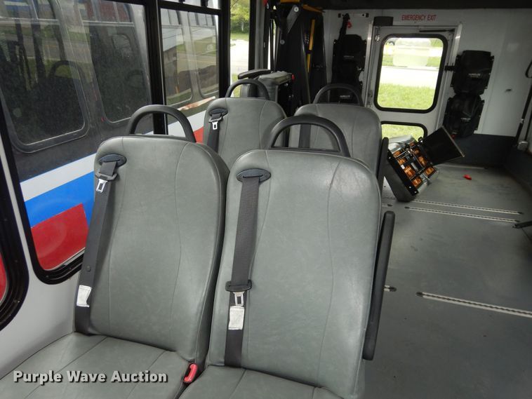 image for item IB9862 2014 Ford E450 Super Duty  shuttle bus