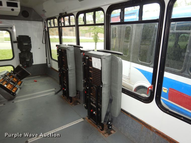 image for item IB9862 2014 Ford E450 Super Duty  shuttle bus