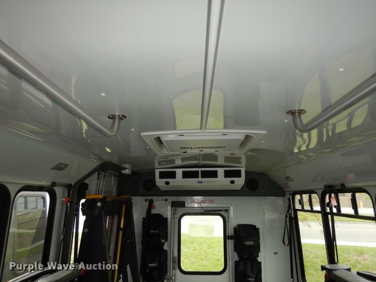 image for item IB9862 2014 Ford E450 Super Duty  shuttle bus