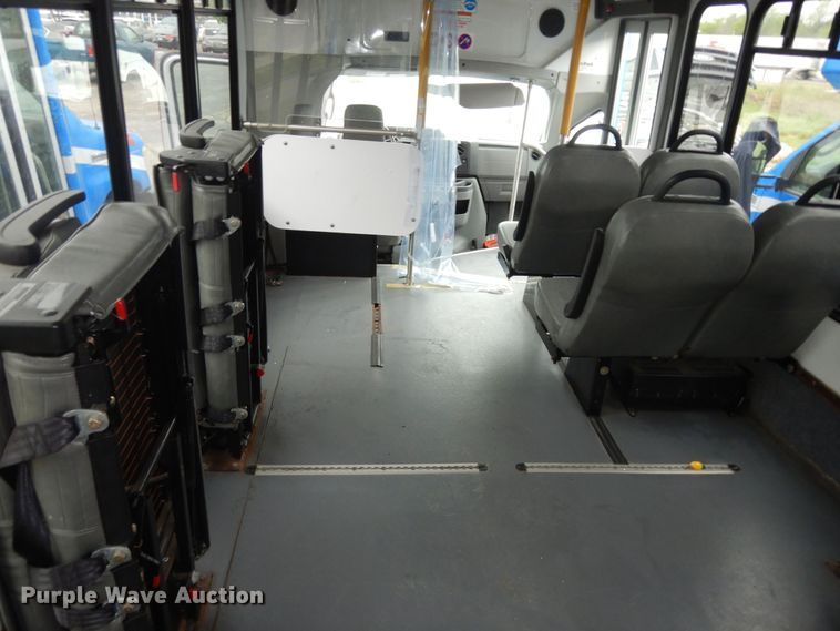 image for item IB9862 2014 Ford E450 Super Duty  shuttle bus